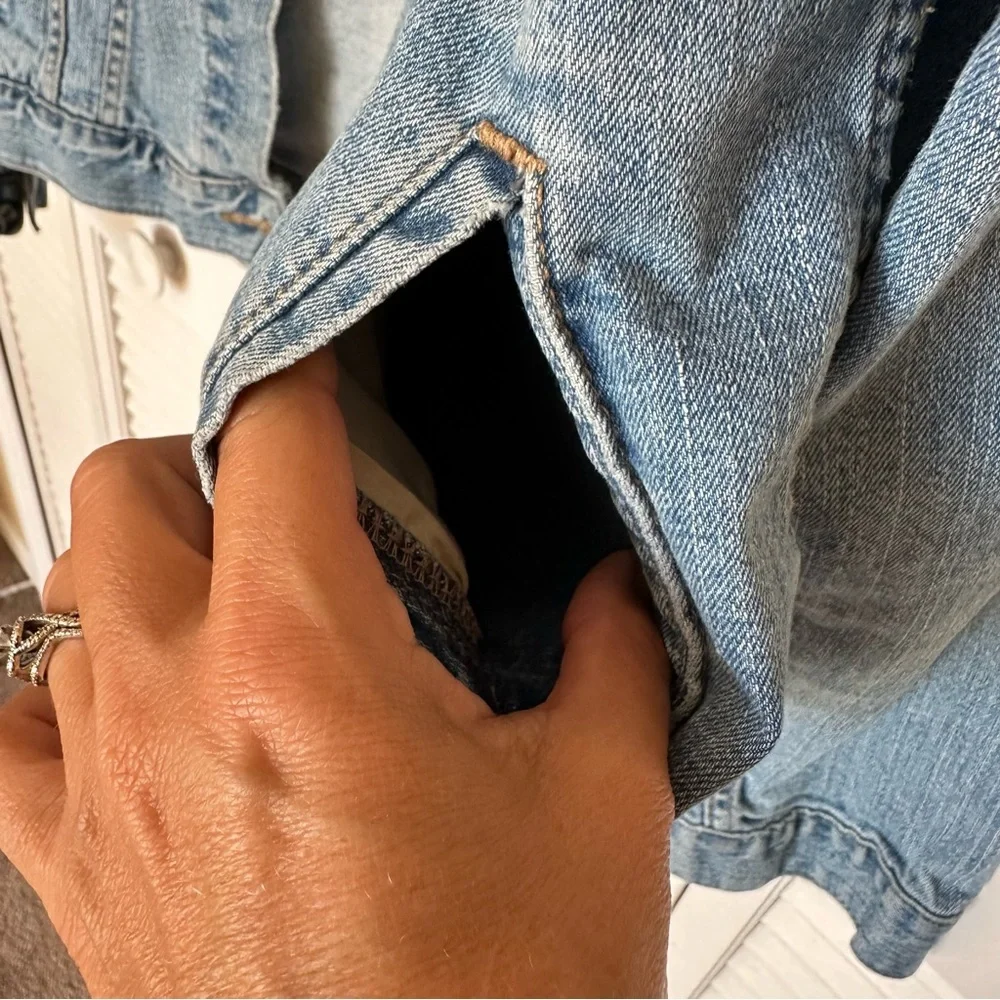 Uniqlo Light Wash Denim Jacket Womens Large Classic Trucker - Picture 4 of 11